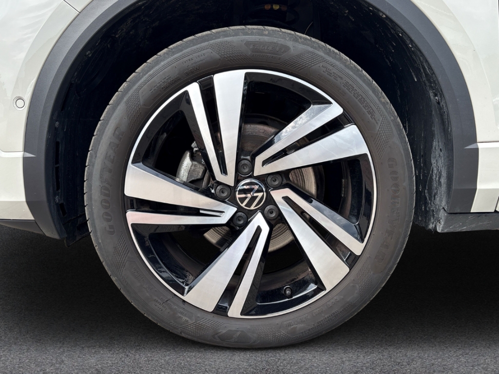 Fahrzeugabbildung Volkswagen T-Roc R-Line 1.5 TSI DSG IQ.Drive LED SHZ EasyOpen DigiCock