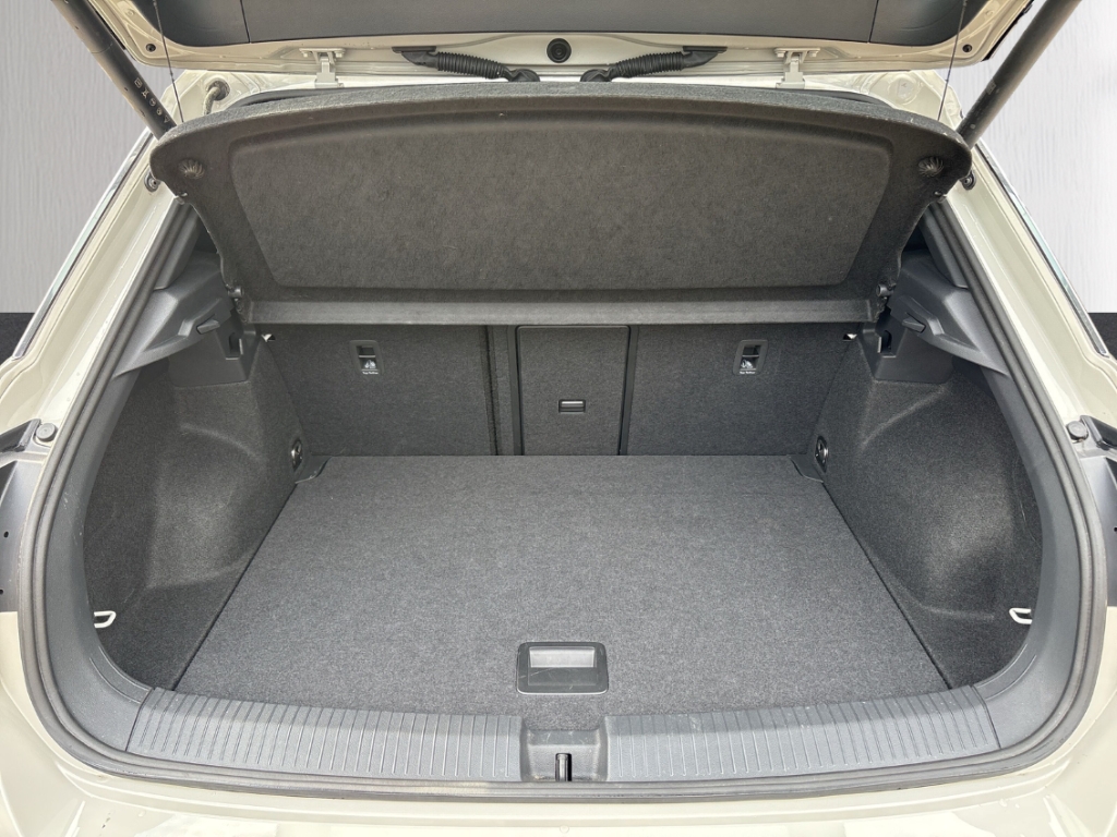Fahrzeugabbildung Volkswagen T-Roc R-Line 1.5 TSI DSG IQ.Drive LED SHZ EasyOpen DigiCock