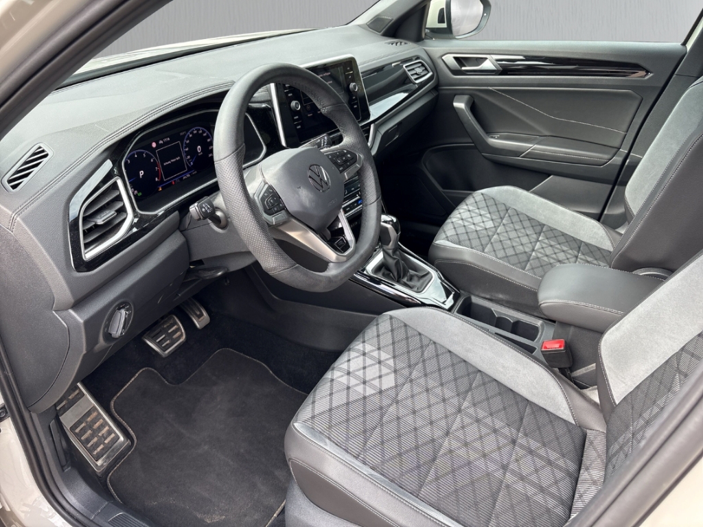 Fahrzeugabbildung Volkswagen T-Roc R-Line 1.5 TSI DSG IQ.Drive LED SHZ EasyOpen DigiCock