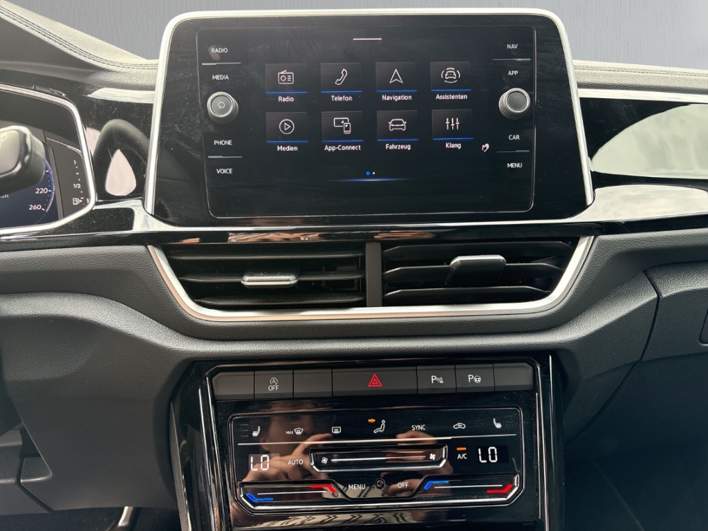 Fahrzeugabbildung Volkswagen T-Roc R-Line 1.5 TSI DSG IQ.Drive LED SHZ EasyOpen DigiCock