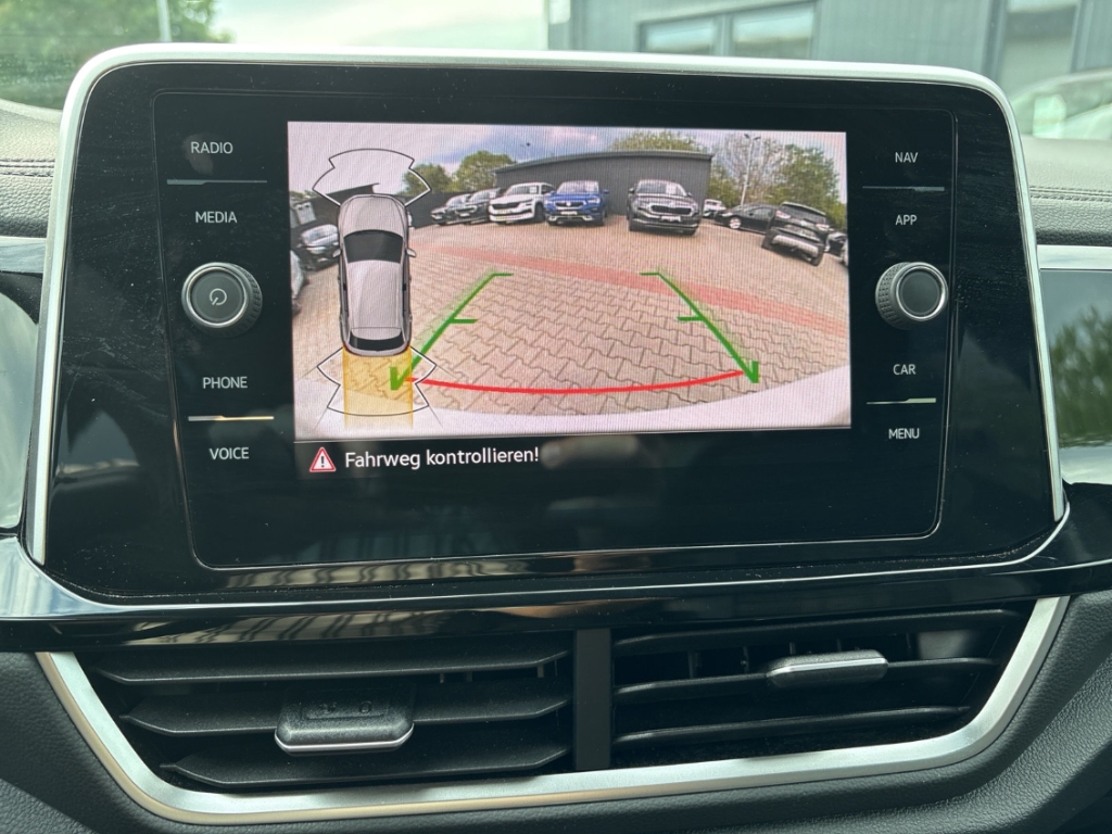 Fahrzeugabbildung Volkswagen T-Roc R-Line 1.5 TSI DSG IQ.Drive LED SHZ EasyOpen DigiCock