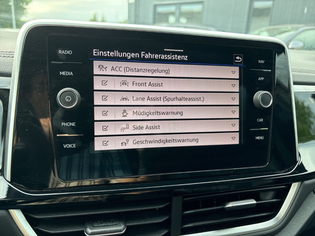 Fahrzeugabbildung Volkswagen T-Roc R-Line 1.5 TSI DSG IQ.Drive LED SHZ EasyOpen DigiCock