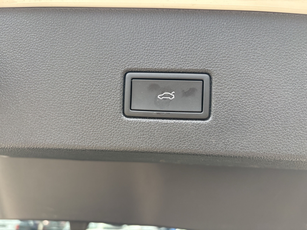 Fahrzeugabbildung Volkswagen T-Roc R-Line 1.5 TSI DSG IQ.Drive LED SHZ EasyOpen DigiCock