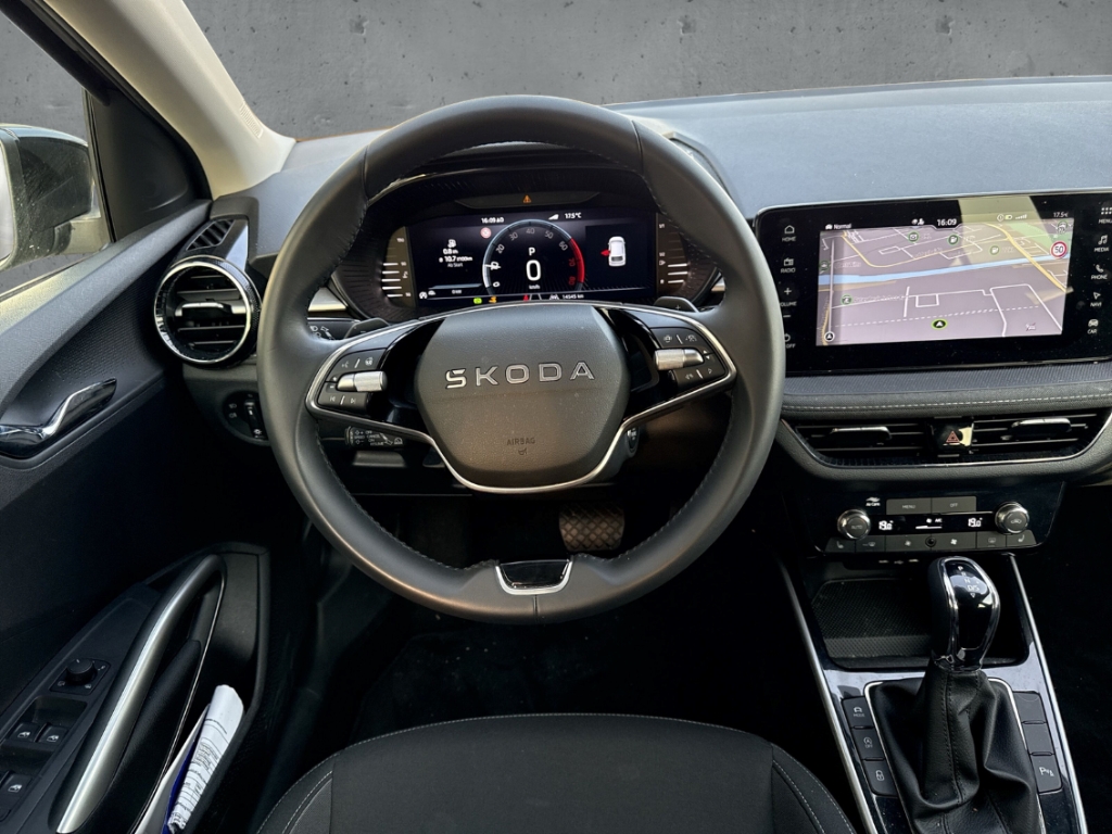 Fahrzeugabbildung SKODA Fabia 1.0 TSI DSG Tour AHK Navi ACC SHZ Kamera