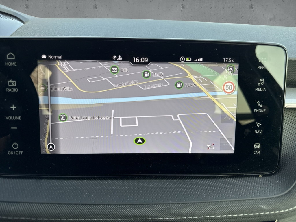 Fahrzeugabbildung SKODA Fabia 1.0 TSI DSG Tour AHK Navi ACC SHZ Kamera