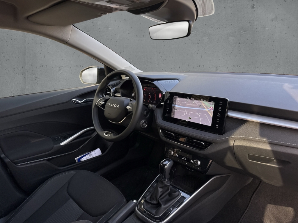 Fahrzeugabbildung SKODA Fabia 1.0 TSI DSG Tour AHK Navi ACC SHZ Kamera