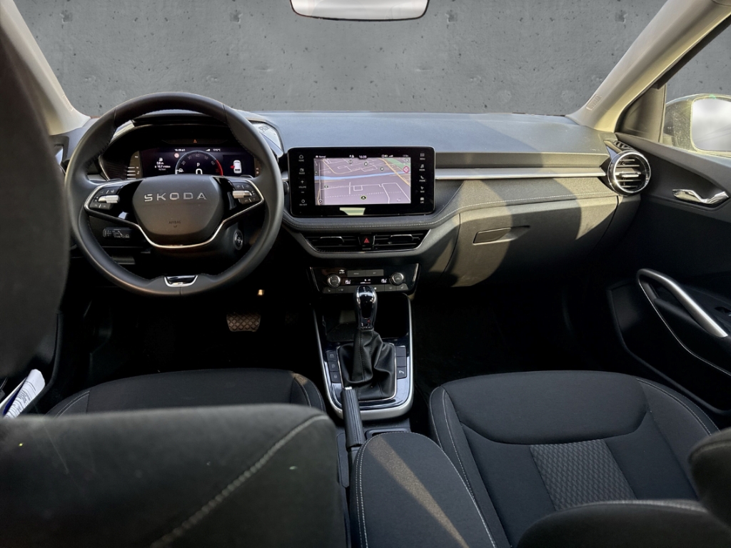 Fahrzeugabbildung SKODA Fabia 1.0 TSI DSG Tour AHK Navi ACC SHZ Kamera