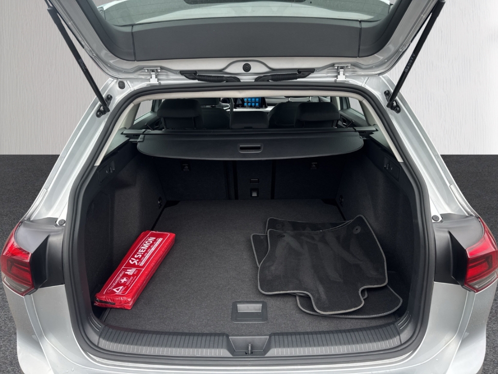 Fahrzeugabbildung Volkswagen Golf Variant 1,0 TSI Life Navi LED SHZ RKam PDCv+h