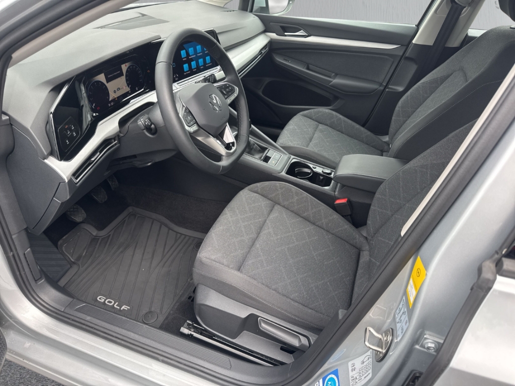 Fahrzeugabbildung Volkswagen Golf Variant 1,0 TSI Life Navi LED SHZ RKam PDCv+h
