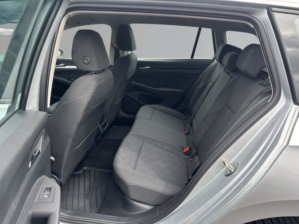 Fahrzeugabbildung Volkswagen Golf Variant 1,0 TSI Life Navi LED SHZ RKam PDCv+h