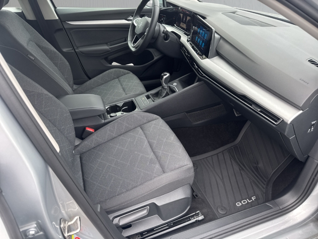 Fahrzeugabbildung Volkswagen Golf Variant 1,0 TSI Life Navi LED SHZ RKam PDCv+h