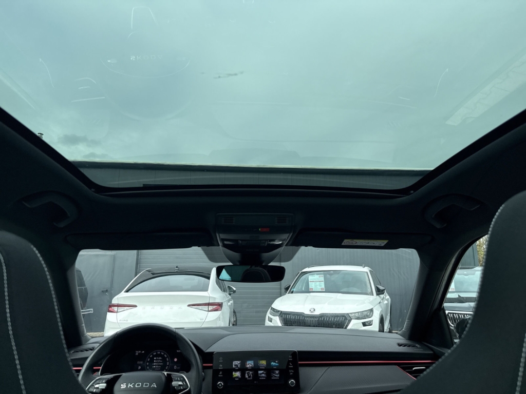 Fahrzeugabbildung SKODA Kamiq 1.0 TSI DSG Monte Carlo MatrLED ACC Pano Kessy RKam