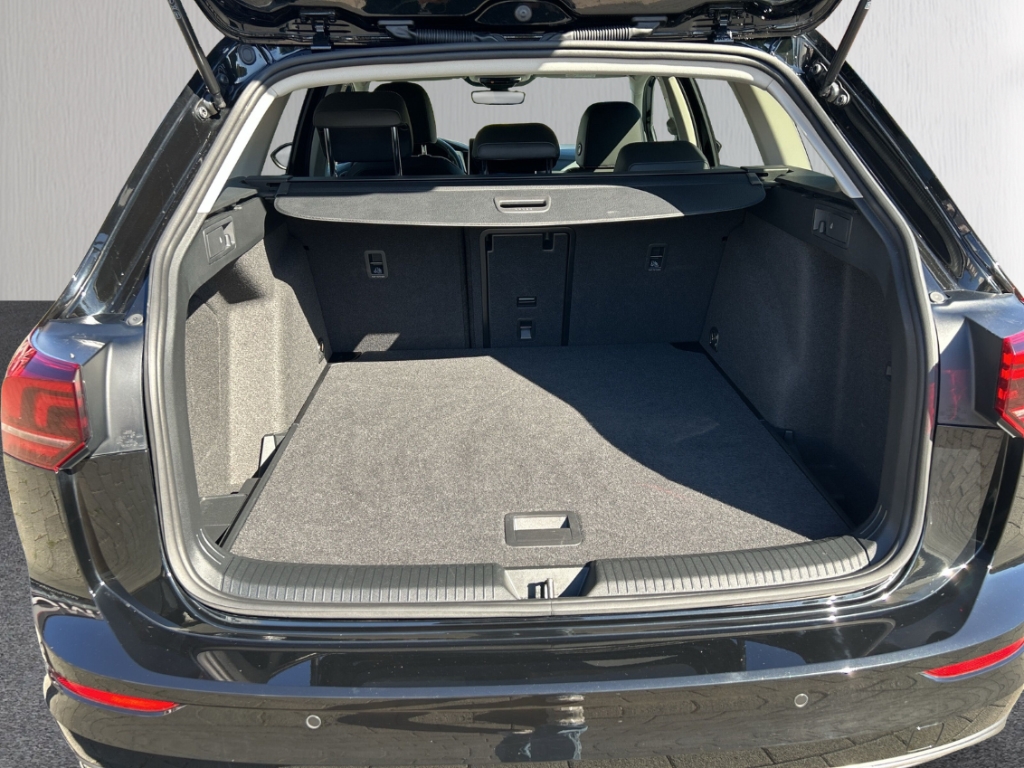 Fahrzeugabbildung Volkswagen Golf VIII Variant 1.5 eTSI Goal AHK LED+ ACC SHZ