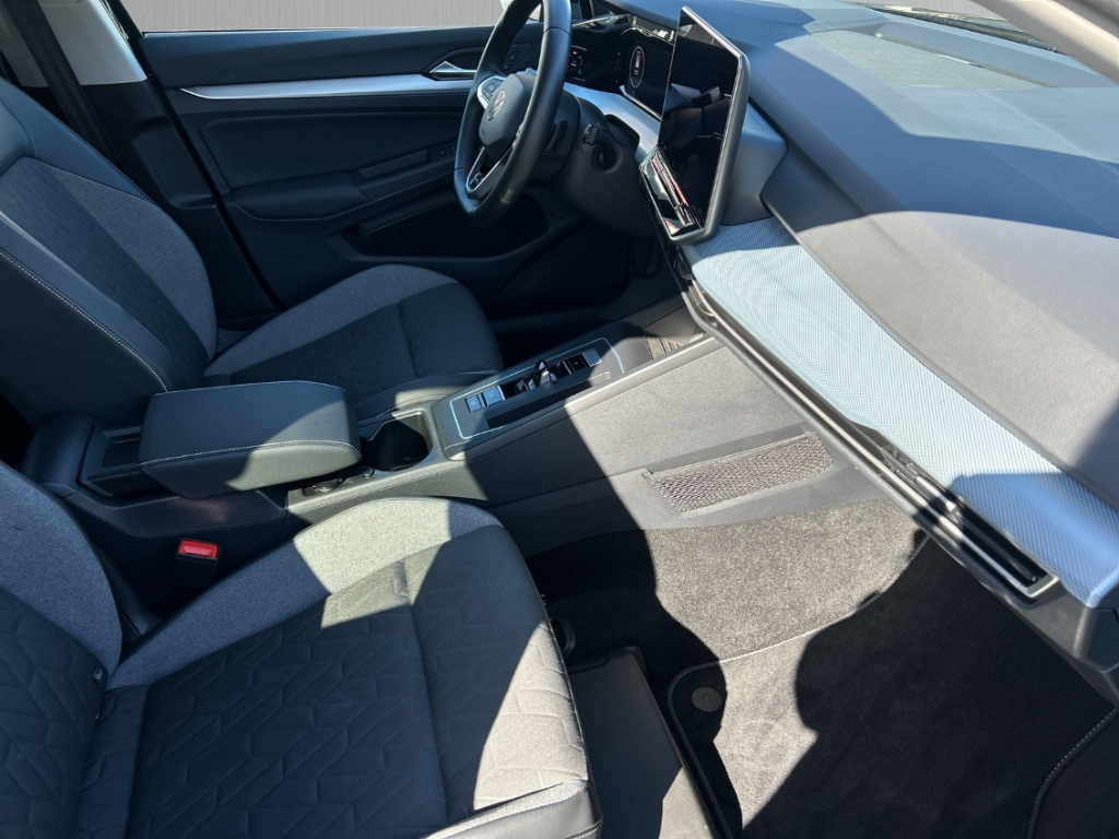 Fahrzeugabbildung Volkswagen Golf VIII Variant 1.5 eTSI Goal AHK LED+ ACC SHZ
