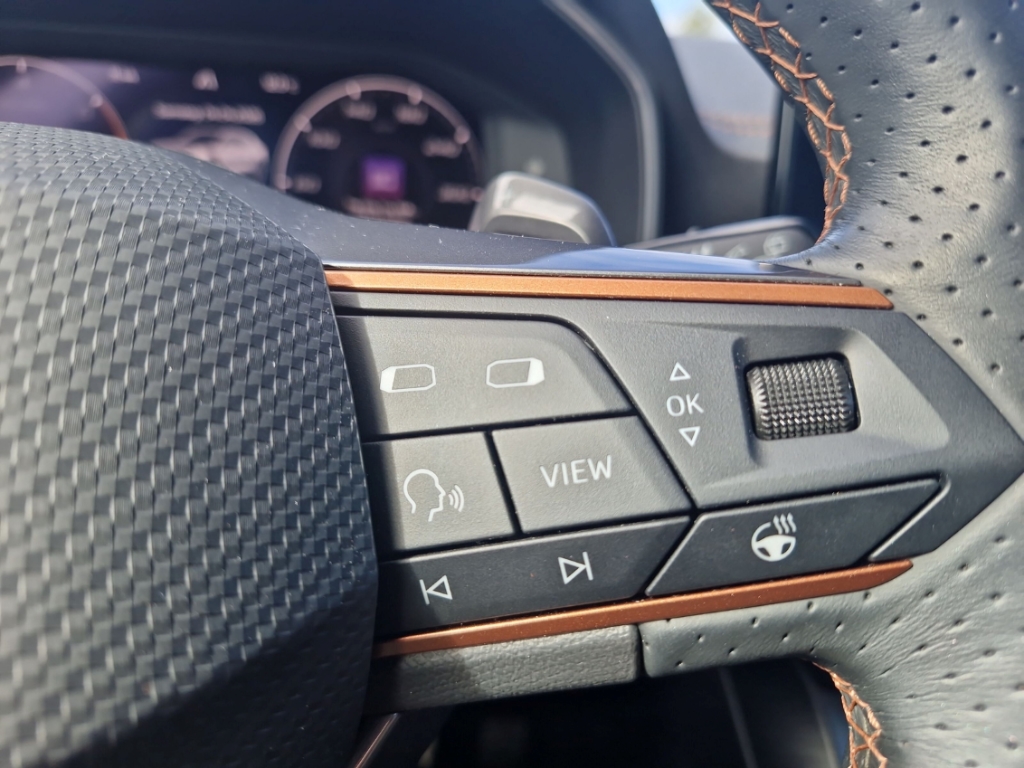Fahrzeugabbildung CUPRA Formentor 1.4 TSI e-Hybrid LED SHZ NAVI PDC Beat Digitales Cockpit ACC Apple CarPlay