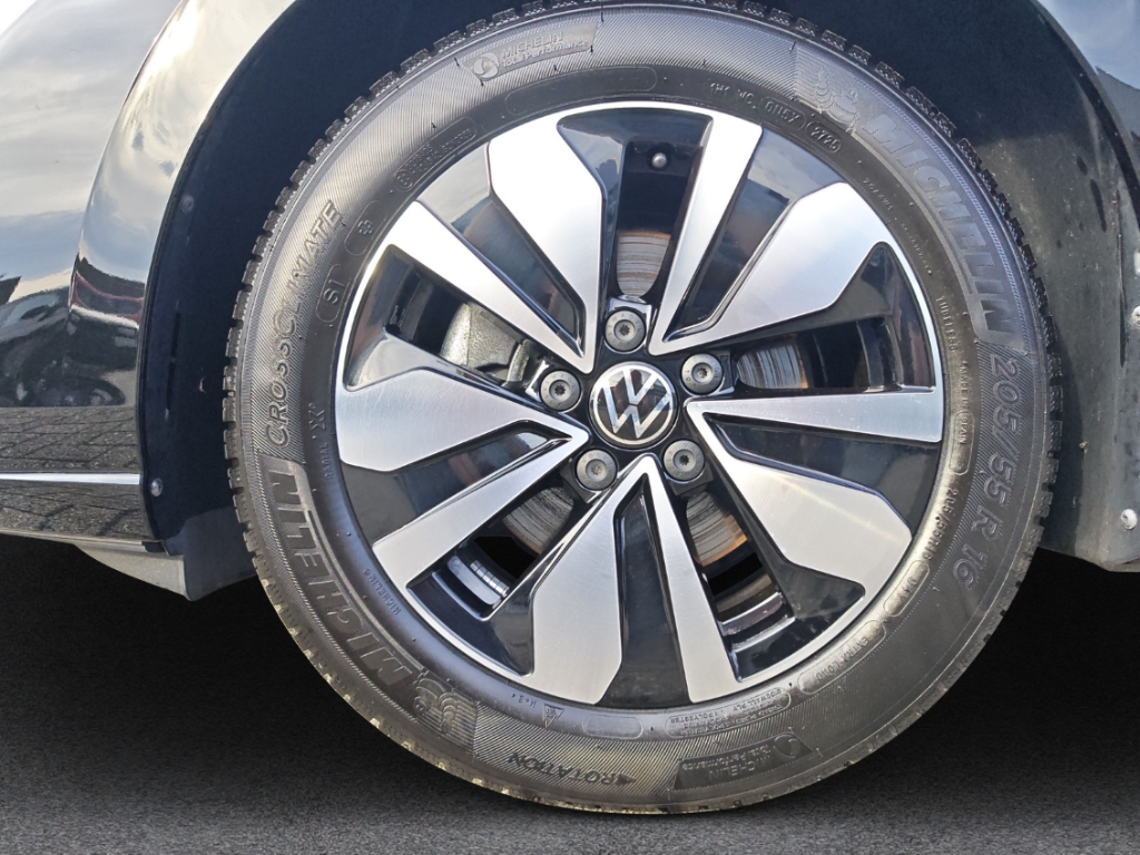 Fahrzeugabbildung Volkswagen Golf 1.5 TSI Life Goal AHK LED+ Navi ACC SHZ LHZ