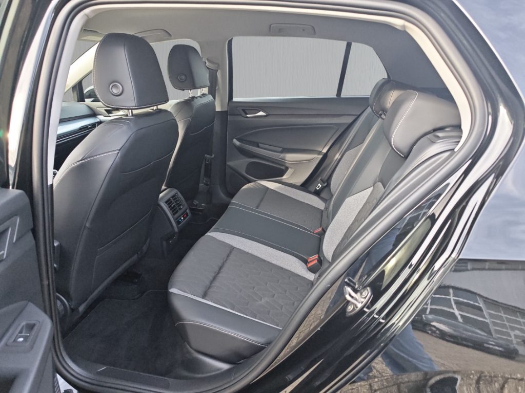 Fahrzeugabbildung Volkswagen Golf 1.5 TSI Life Goal AHK LED+ Navi ACC SHZ LHZ