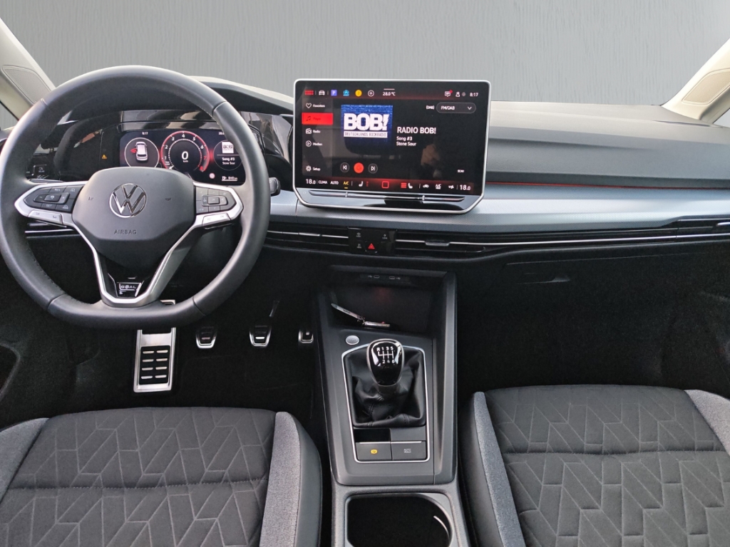 Fahrzeugabbildung Volkswagen Golf 1.5 TSI Life Goal AHK LED+ Navi ACC SHZ LHZ