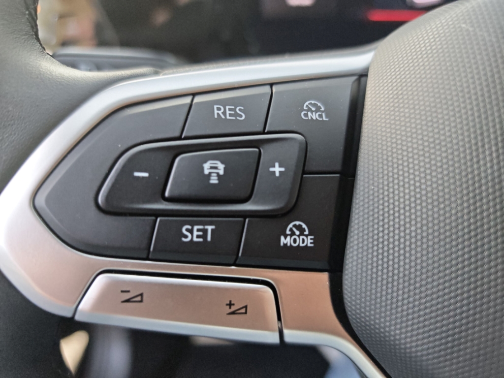 Fahrzeugabbildung Volkswagen Golf 1.5 TSI Life Goal AHK LED+ Navi ACC SHZ LHZ