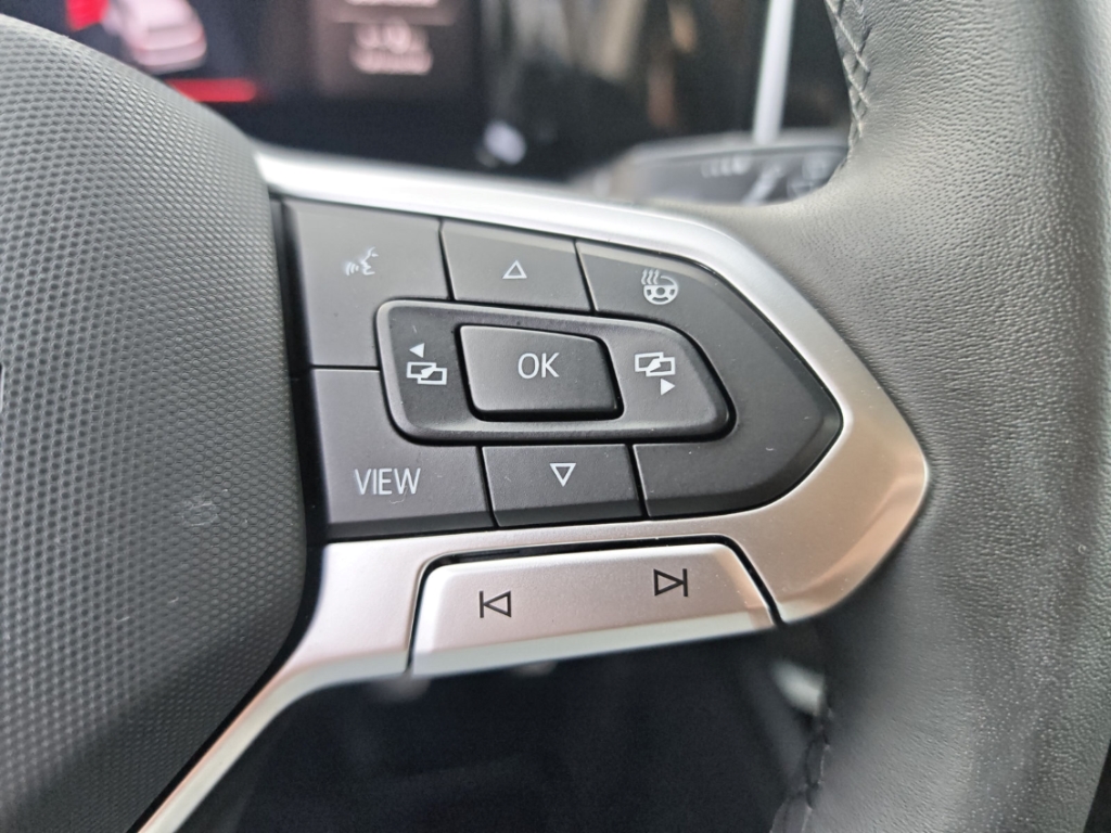 Fahrzeugabbildung Volkswagen Golf 1.5 TSI Life Goal AHK LED+ Navi ACC SHZ LHZ