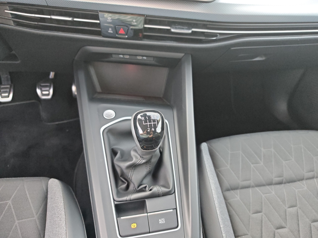 Fahrzeugabbildung Volkswagen Golf 1.5 TSI Life Goal AHK LED+ Navi ACC SHZ LHZ