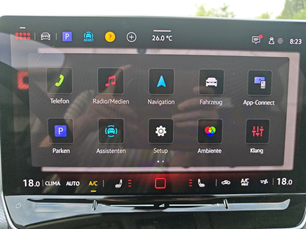 Fahrzeugabbildung Volkswagen Golf 1.5 TSI Life Goal AHK LED+ Navi ACC SHZ LHZ
