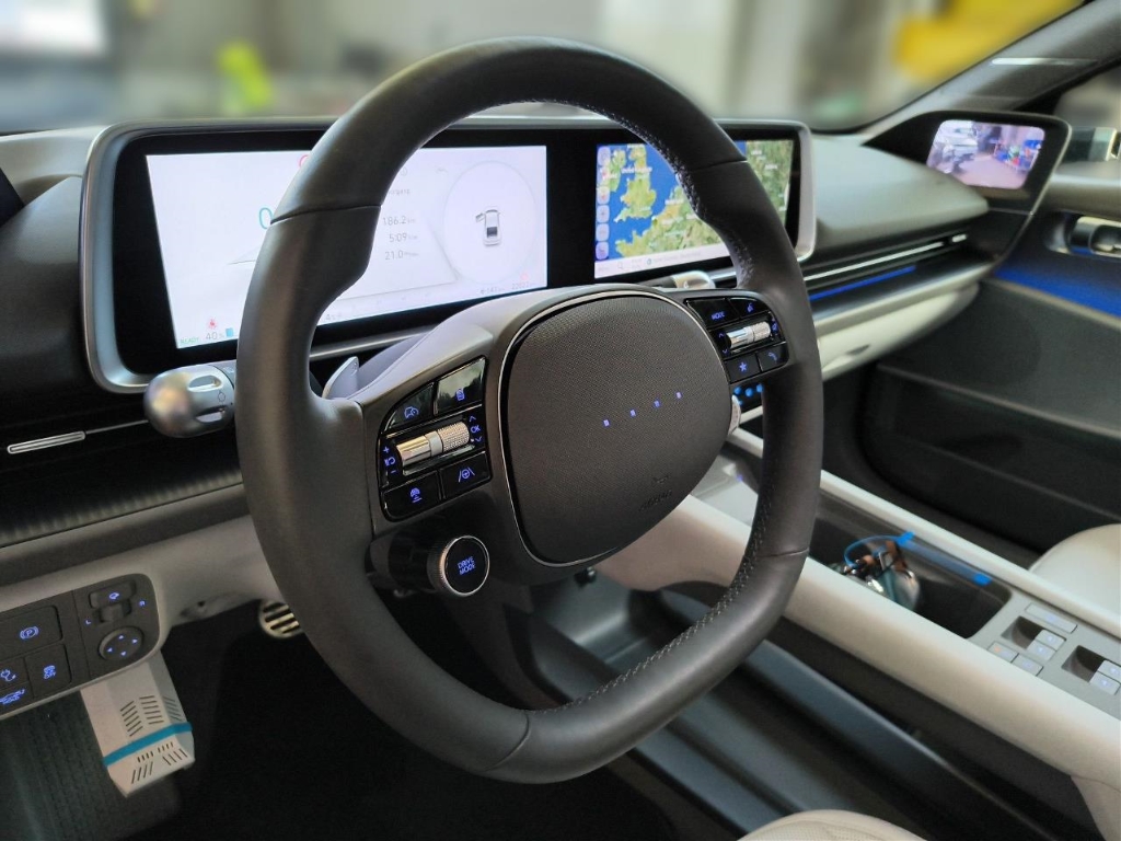 Fahrzeugabbildung Hyundai IONIQ 6 77,4kWh 2WD UNIQ Digi-Spiegel 20LM Schiebedach HUD Navi Digitales Cockpit