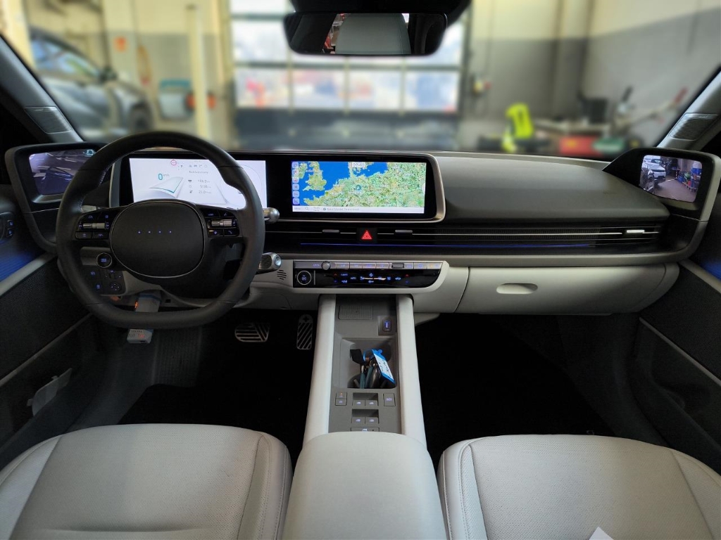 Fahrzeugabbildung Hyundai IONIQ 6 77,4kWh 2WD UNIQ Digi-Spiegel 20LM Schiebedach HUD Navi Digitales Cockpit