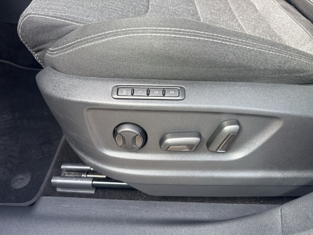 Fahrzeugabbildung SKODA Kodiaq 2.0 TDI Style 4x4 AHK LED NAVI PDC PANO Canto El. Digitales Cockpit