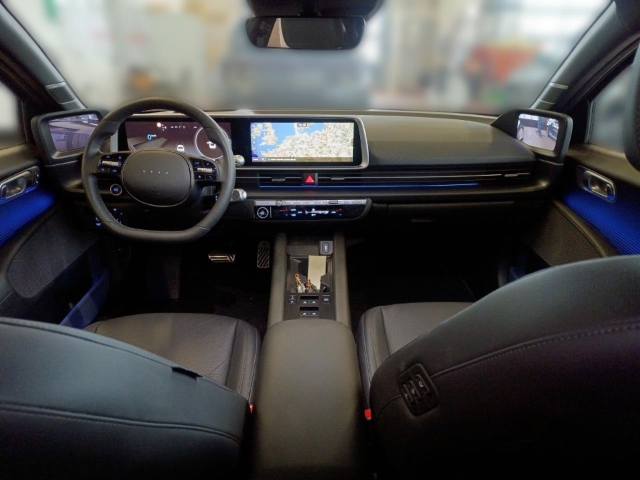 Fahrzeugabbildung Hyundai IONIQ 6 77,4kWh 4WD UNIQ Digi-Spiegel Schiebedach HUD Navi Digitales Cockpit Memory Sitze