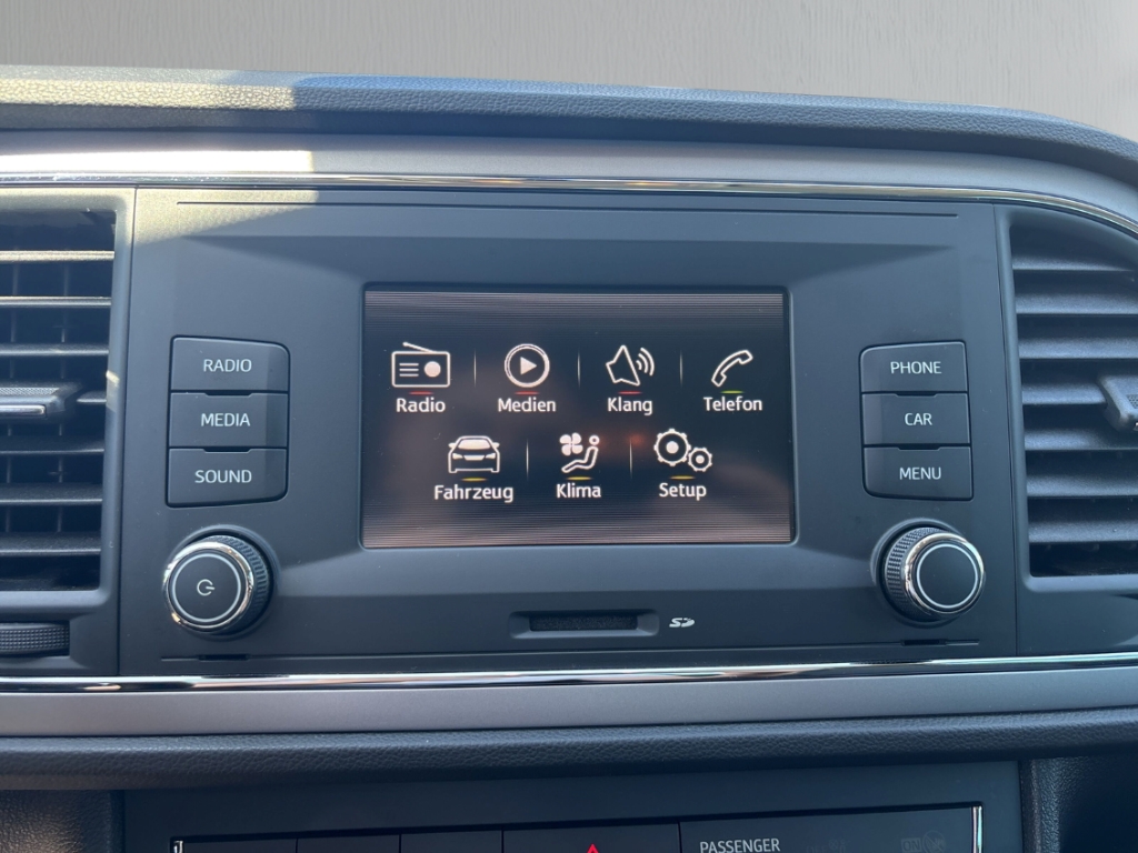 Fahrzeugabbildung SEAT Leon 1.2 TSI Style Winterpaket Bluetooth
