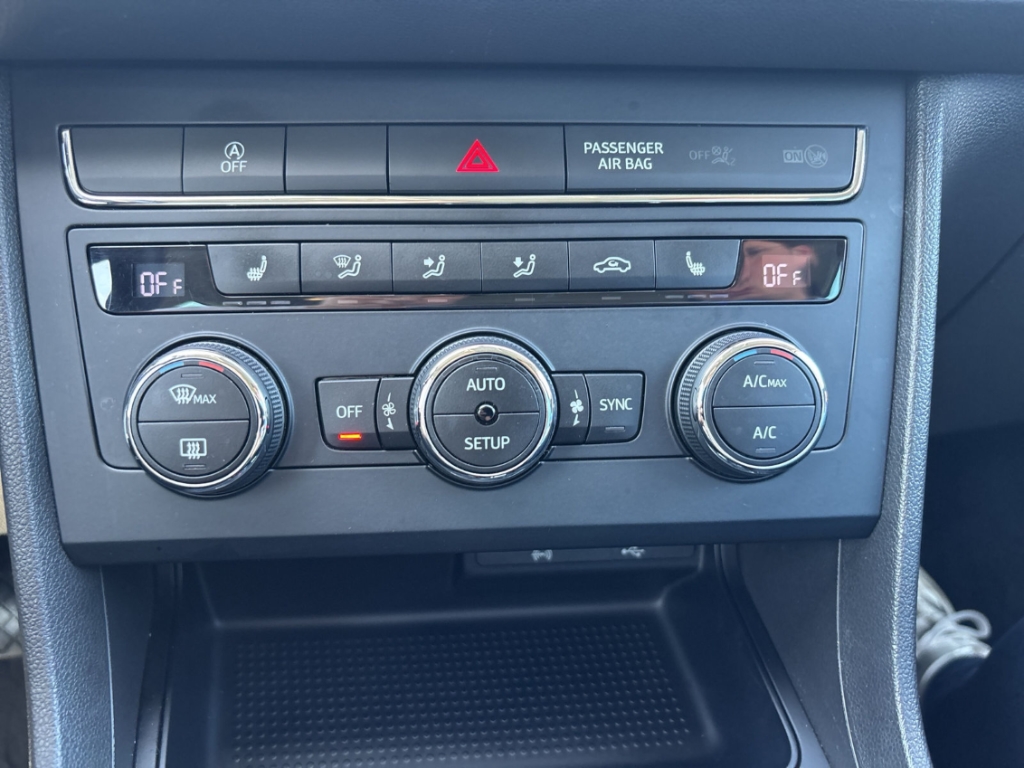 Fahrzeugabbildung SEAT Leon 1.2 TSI Style Winterpaket Bluetooth
