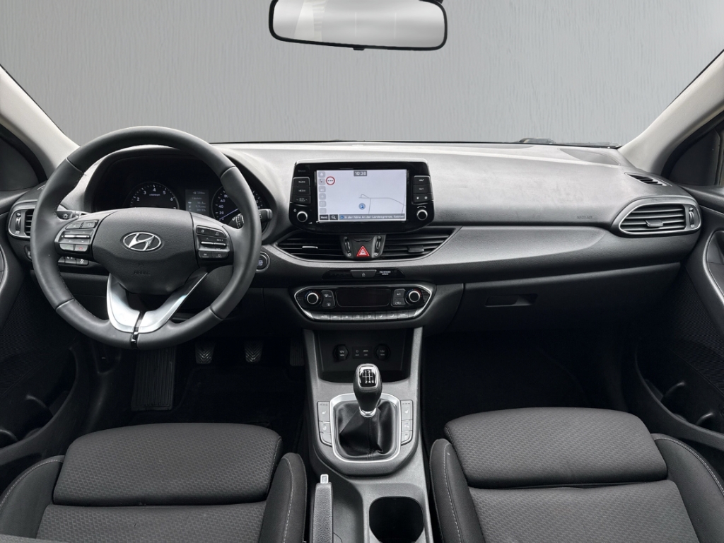 Fahrzeugabbildung Hyundai i30 1.4 T-GDI YES! Plus Navi LED Mehrzonenklima PDC