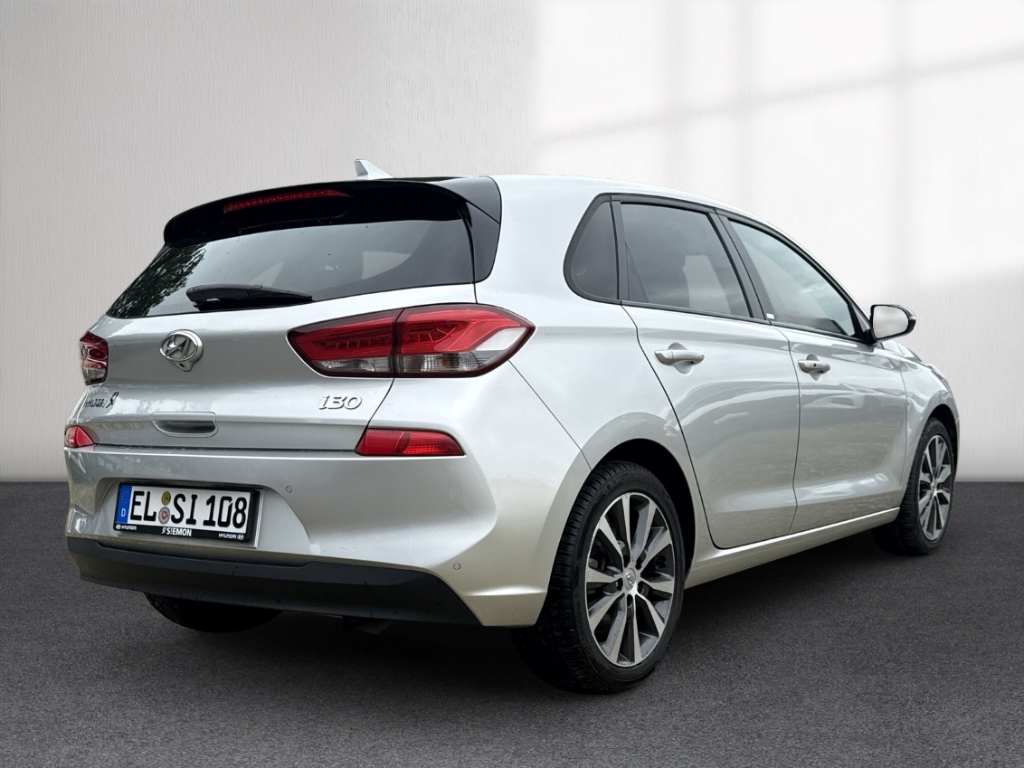 Fahrzeugabbildung Hyundai i30 1.4 T-GDI YES! Plus Navi LED Mehrzonenklima PDC