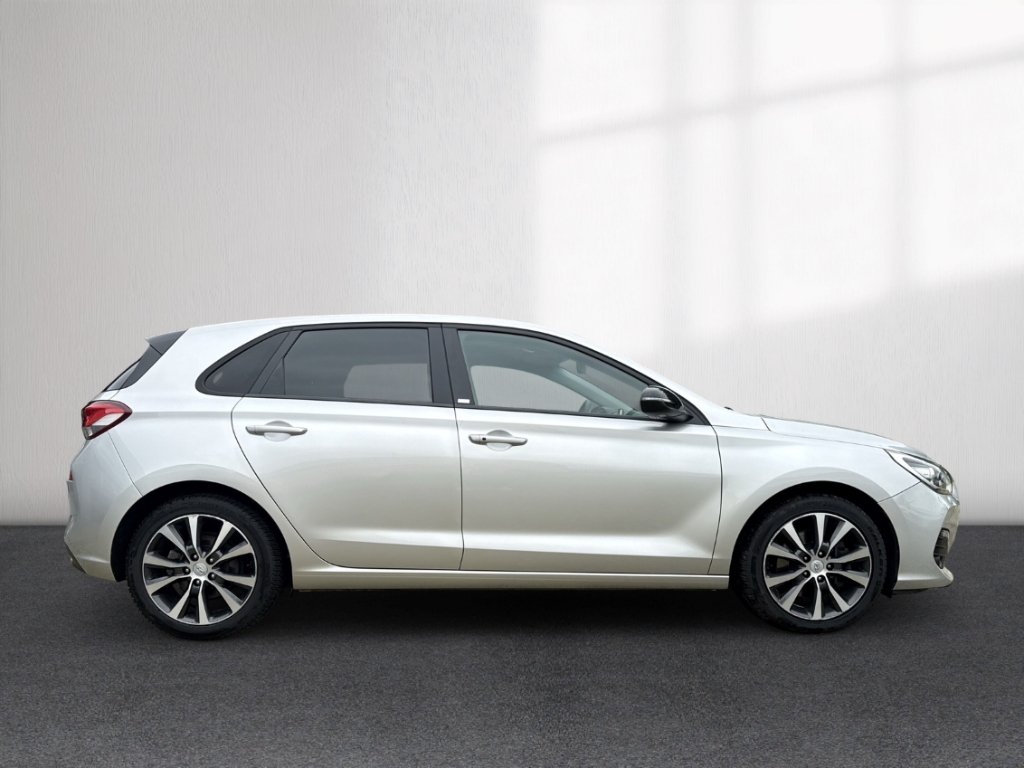 Fahrzeugabbildung Hyundai i30 1.4 T-GDI YES! Plus Navi LED Mehrzonenklima PDC