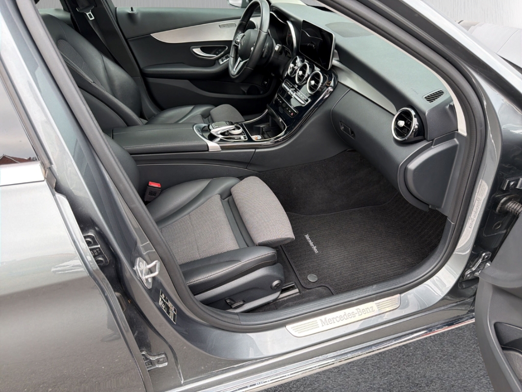 Fahrzeugabbildung Mercedes-Benz C 180 T CGI 9G Avantgarde AHK Nav Pano Temp RKam