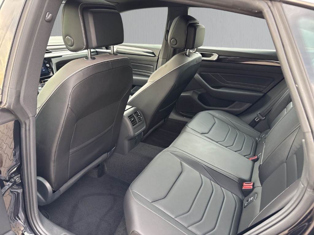 Fahrzeugabbildung Volkswagen Arteon 2.0 FSI 4M DSG R-Line IQLight Nav ACC SHZ