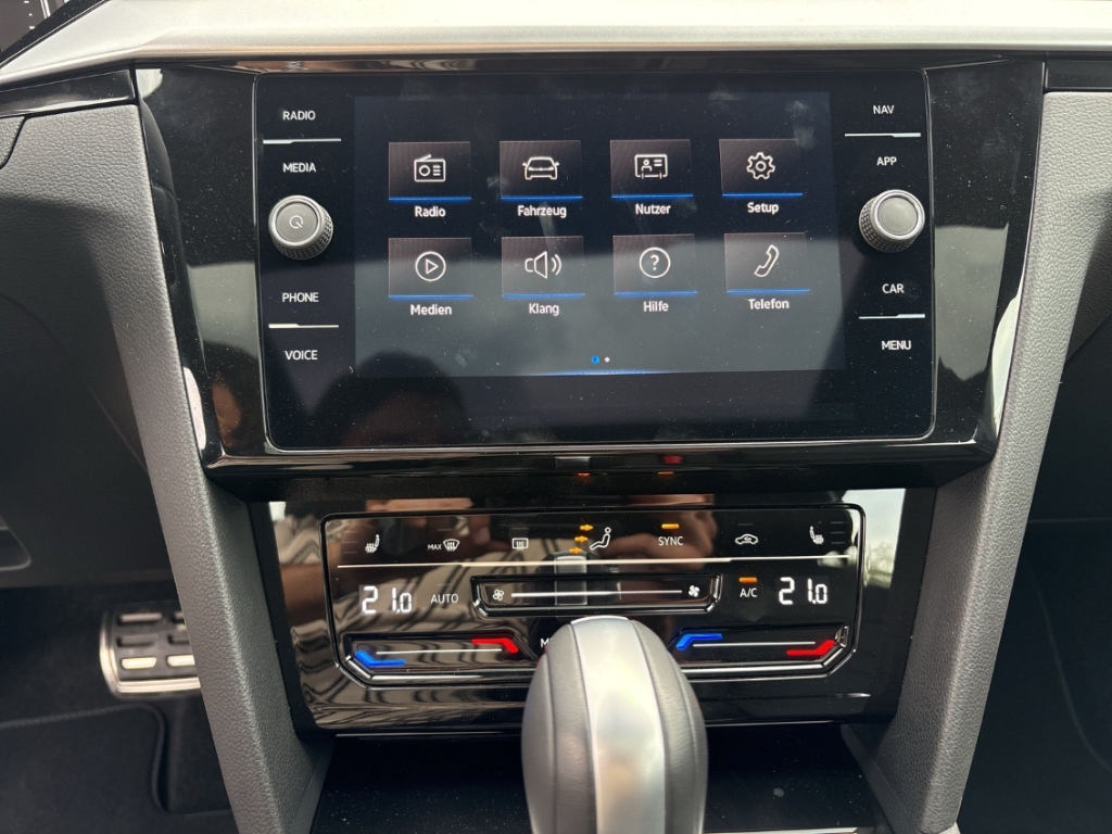 Fahrzeugabbildung Volkswagen Arteon 2.0 FSI 4M DSG R-Line IQLight Nav ACC SHZ