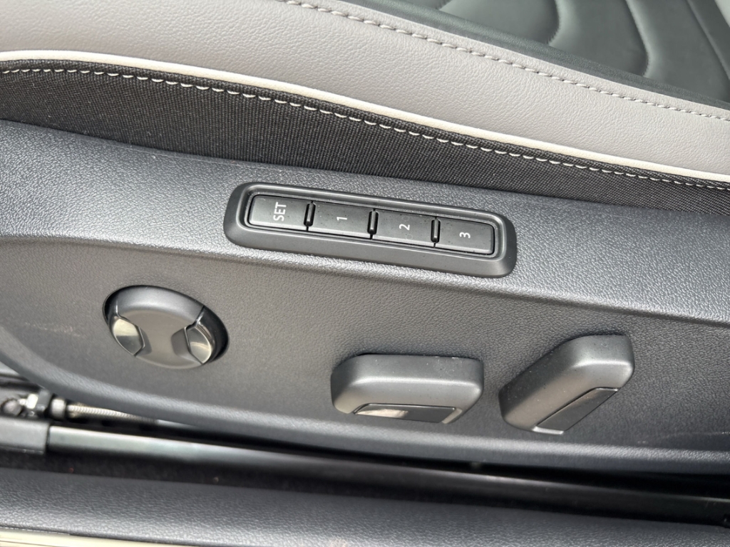 Fahrzeugabbildung Volkswagen Arteon 2.0 FSI 4M DSG R-Line IQLight Nav ACC SHZ