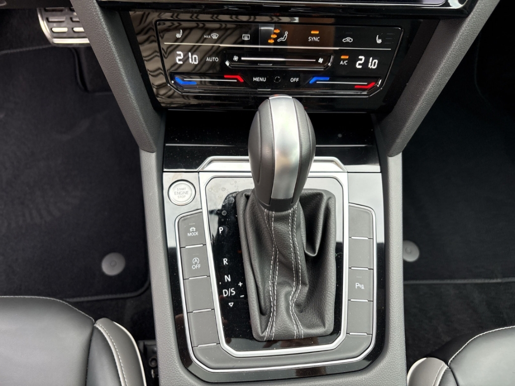 Fahrzeugabbildung Volkswagen Arteon 2.0 FSI 4M DSG R-Line IQLight Nav ACC SHZ