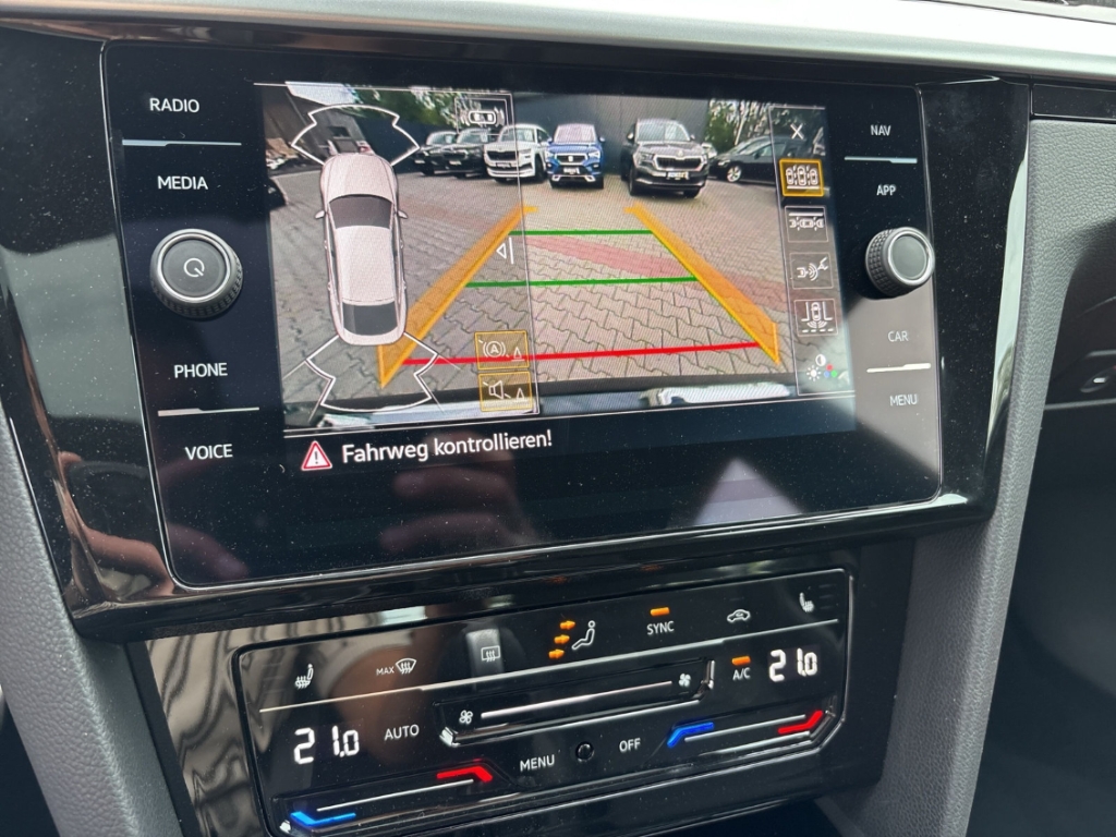 Fahrzeugabbildung Volkswagen Arteon 2.0 FSI 4M DSG R-Line IQLight Nav ACC SHZ