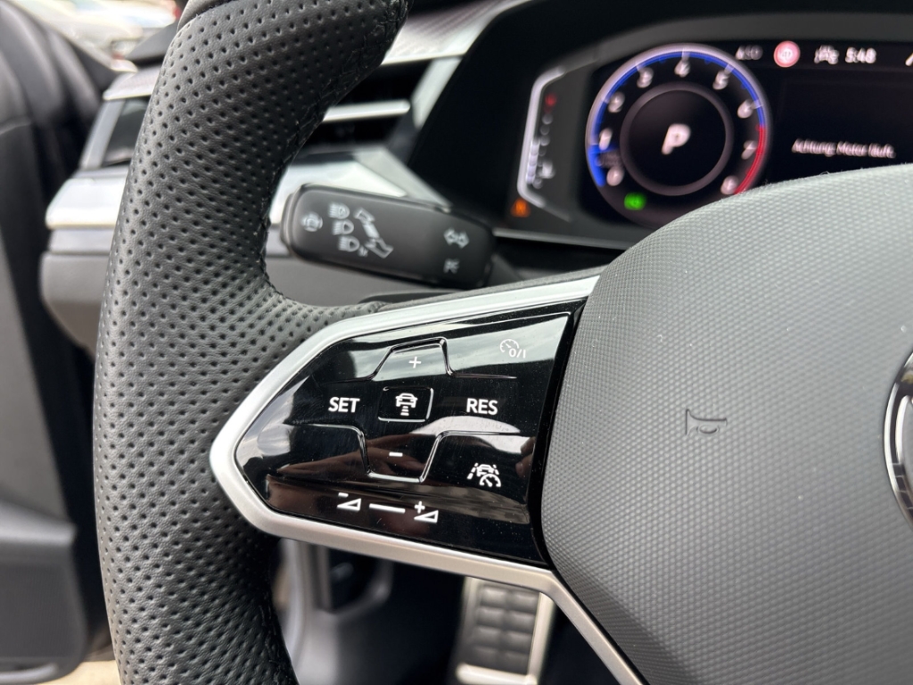 Fahrzeugabbildung Volkswagen Arteon 2.0 FSI 4M DSG R-Line IQLight Nav ACC SHZ