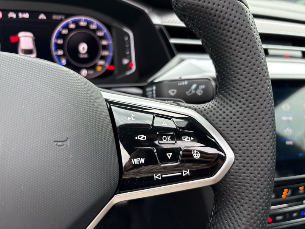 Fahrzeugabbildung Volkswagen Arteon 2.0 FSI 4M DSG R-Line IQLight Nav ACC SHZ