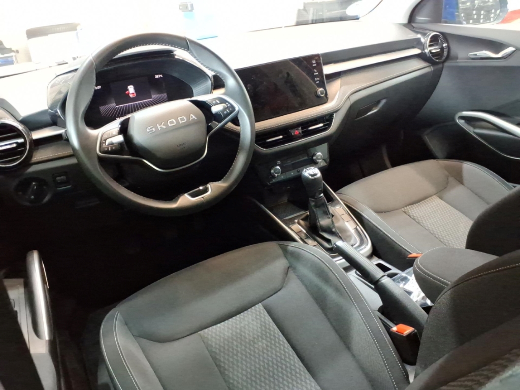 Fahrzeugabbildung SKODA Fabia Selection LED digCP PDC GRA DAB SHZ LHZ