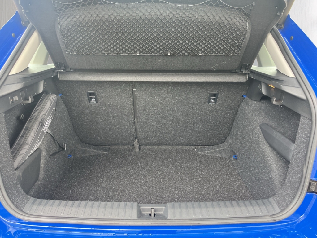 Fahrzeugabbildung SKODA Kamiq 1.5 TSI DSG Style AHK Navi Kam SHZ Temp.