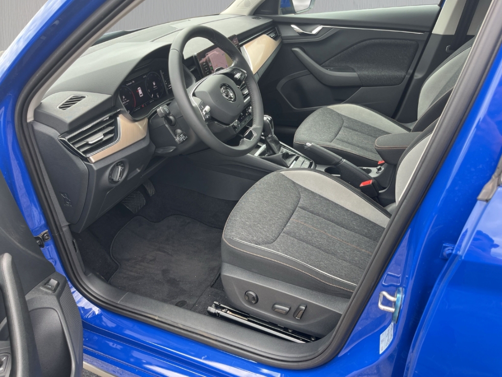 Fahrzeugabbildung SKODA Kamiq 1.5 TSI DSG Style AHK Navi Kam SHZ Temp.