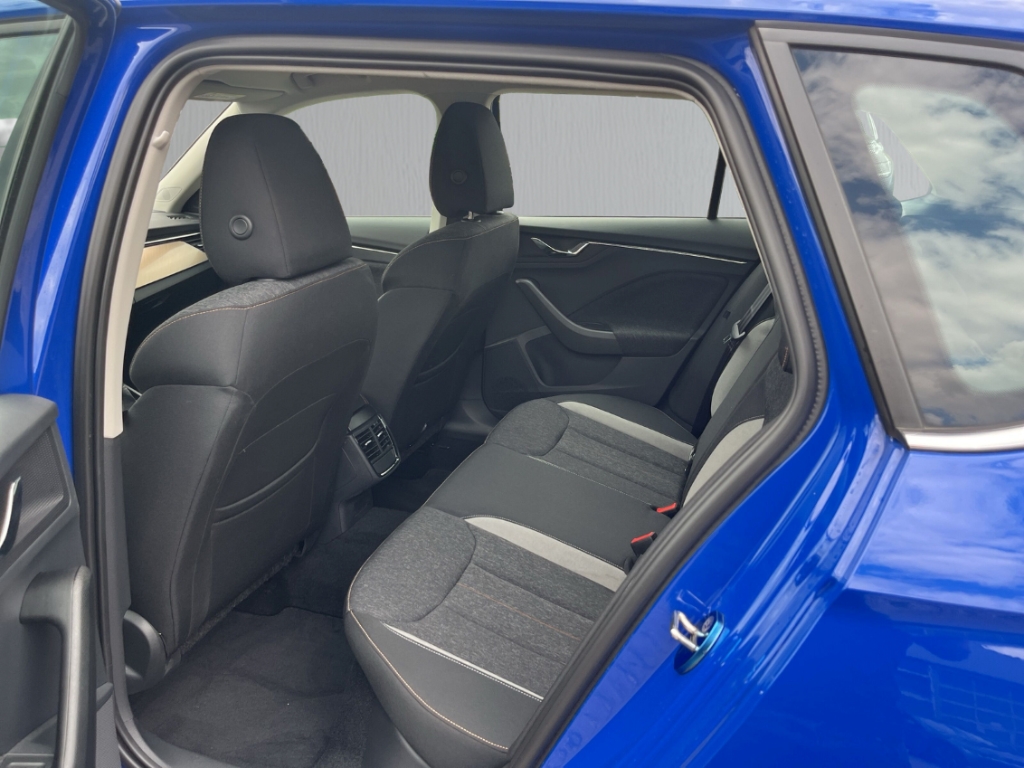 Fahrzeugabbildung SKODA Kamiq 1.5 TSI DSG Style AHK Navi Kam SHZ Temp.