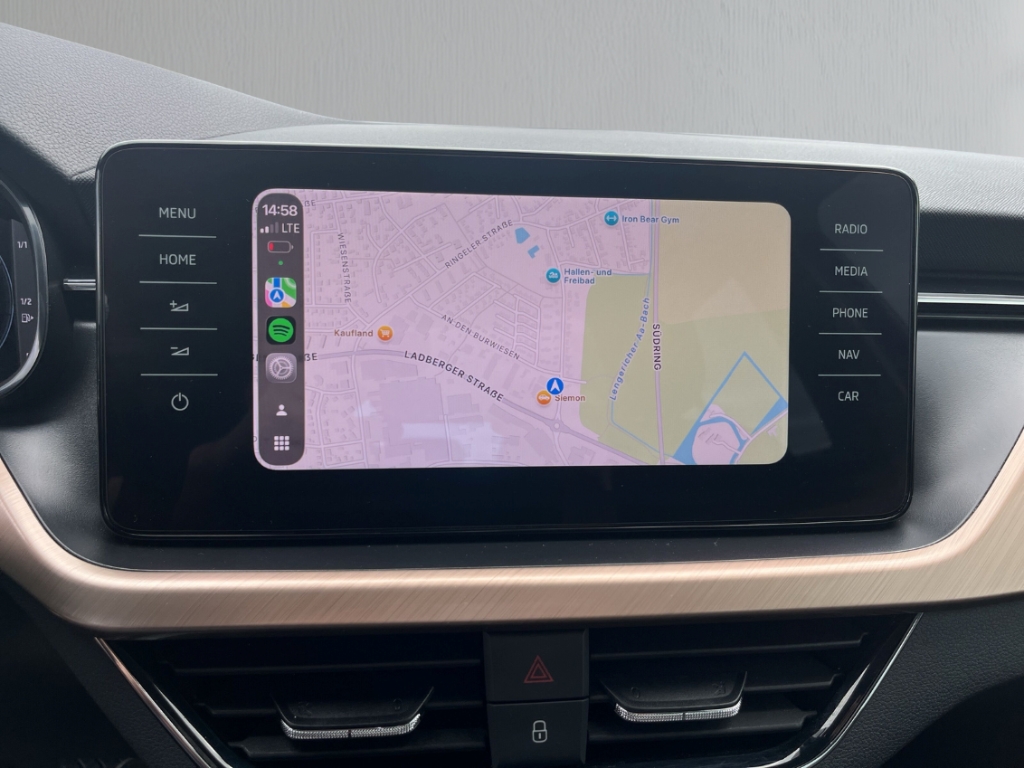 Fahrzeugabbildung SKODA Kamiq 1.5 TSI DSG Style AHK Navi Kam SHZ Temp.