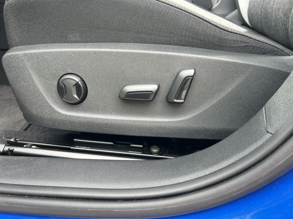 Fahrzeugabbildung SKODA Kamiq 1.5 TSI DSG Style AHK Navi Kam SHZ Temp.