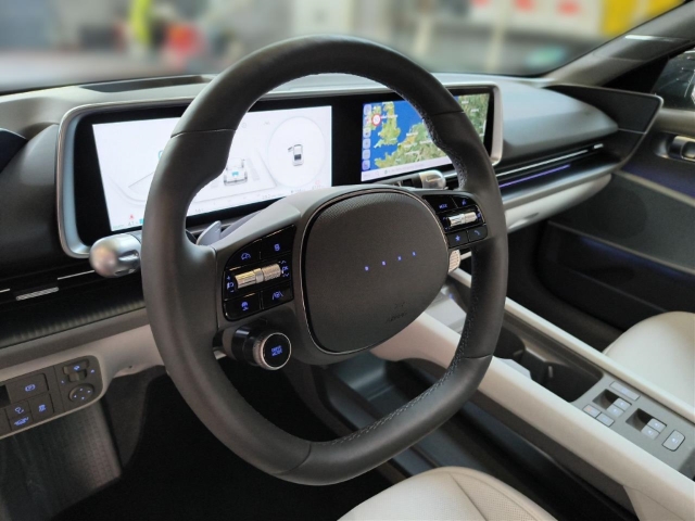 Fahrzeugabbildung Hyundai IONIQ 6 77,4kWh 4WD UNIQ 20LM HUD Navi Digitales Cockpit Memory Sitze Soundsystem
